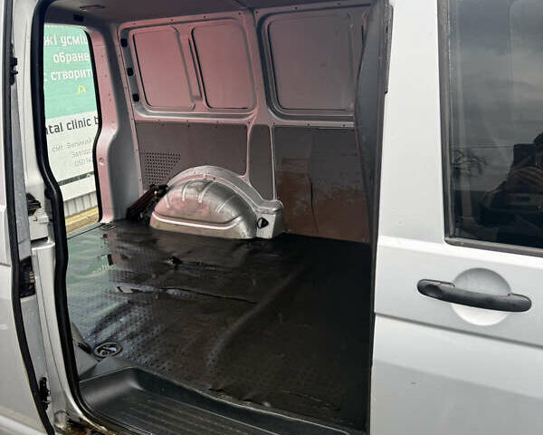 Серый Фольксваген Transporter, объемом двигателя 2 л и пробегом 499 тыс. км за 10500 $, фото 6 на Automoto.ua