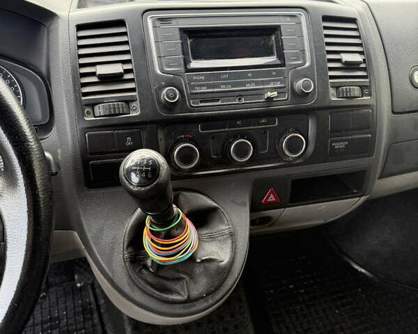 Серый Фольксваген Transporter, объемом двигателя 2 л и пробегом 499 тыс. км за 10500 $, фото 12 на Automoto.ua