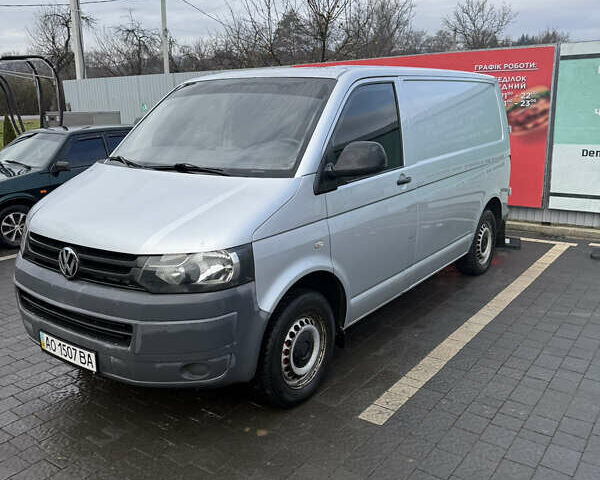Серый Фольксваген Transporter, объемом двигателя 2 л и пробегом 499 тыс. км за 10500 $, фото 2 на Automoto.ua