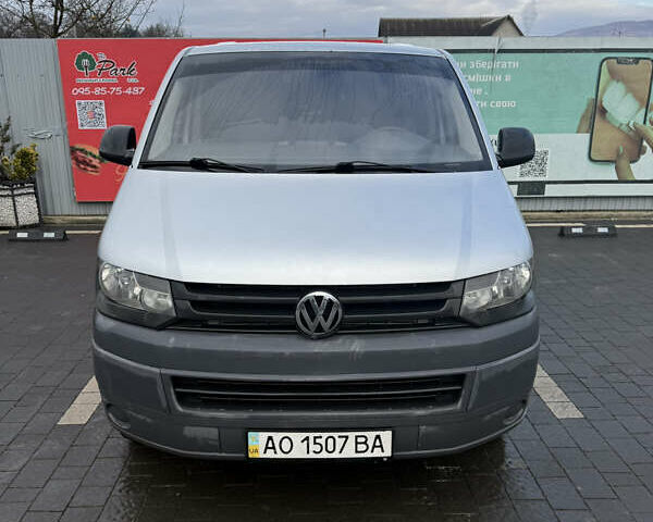 Серый Фольксваген Transporter, объемом двигателя 2 л и пробегом 499 тыс. км за 10500 $, фото 1 на Automoto.ua