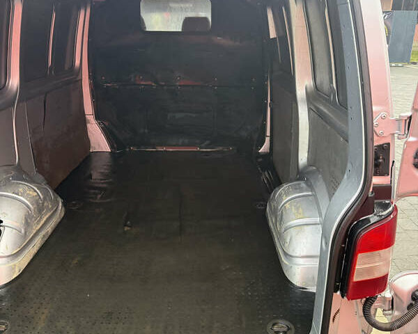 Серый Фольксваген Transporter, объемом двигателя 2 л и пробегом 499 тыс. км за 10500 $, фото 5 на Automoto.ua