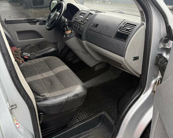 Серый Фольксваген Transporter, объемом двигателя 2 л и пробегом 499 тыс. км за 10500 $, фото 7 на Automoto.ua