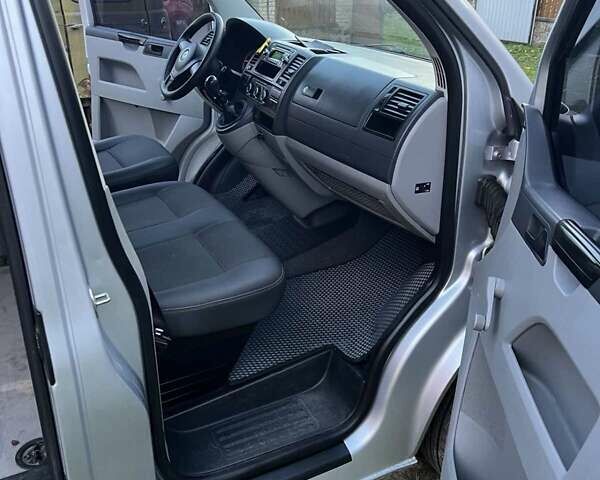 Сірий Фольксваген Transporter, об'ємом двигуна 2 л та пробігом 185 тис. км за 11500 $, фото 19 на Automoto.ua