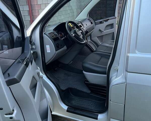 Сірий Фольксваген Transporter, об'ємом двигуна 2 л та пробігом 185 тис. км за 11500 $, фото 5 на Automoto.ua