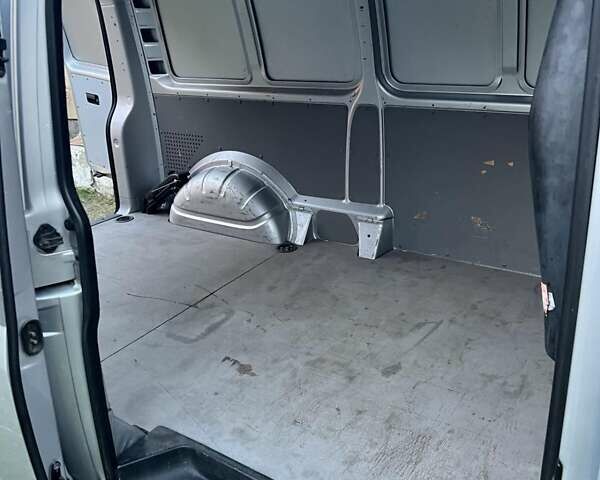 Сірий Фольксваген Transporter, об'ємом двигуна 2 л та пробігом 185 тис. км за 11500 $, фото 11 на Automoto.ua