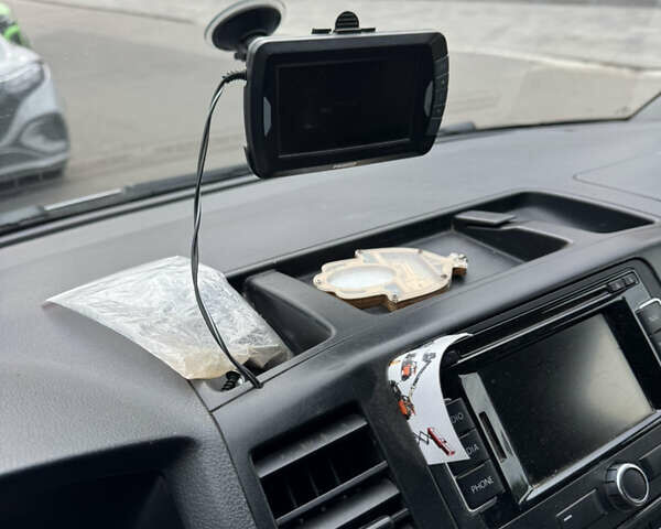 Серый Фольксваген Transporter, объемом двигателя 1.97 л и пробегом 330 тыс. км за 12800 $, фото 6 на Automoto.ua