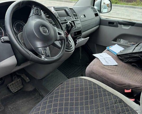 Серый Фольксваген Transporter, объемом двигателя 1.97 л и пробегом 330 тыс. км за 12800 $, фото 3 на Automoto.ua