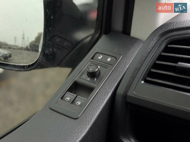 Сірий Фольксваген Transporter, об'ємом двигуна 1.97 л та пробігом 295 тис. км за 19500 $, фото 11 на Automoto.ua