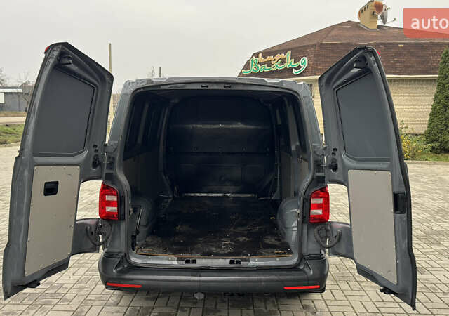 Серый Фольксваген Transporter, объемом двигателя 2 л и пробегом 280 тыс. км за 14999 $, фото 15 на Automoto.ua