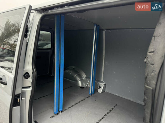 Сірий Фольксваген Transporter, об'ємом двигуна 1.97 л та пробігом 295 тис. км за 19500 $, фото 13 на Automoto.ua