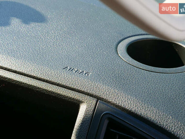 Серый Фольксваген Transporter, объемом двигателя 2 л и пробегом 248 тыс. км за 23000 $, фото 63 на Automoto.ua