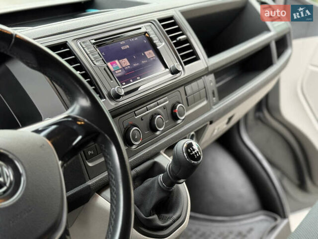 Серый Фольксваген Transporter, объемом двигателя 2 л и пробегом 228 тыс. км за 19300 $, фото 33 на Automoto.ua