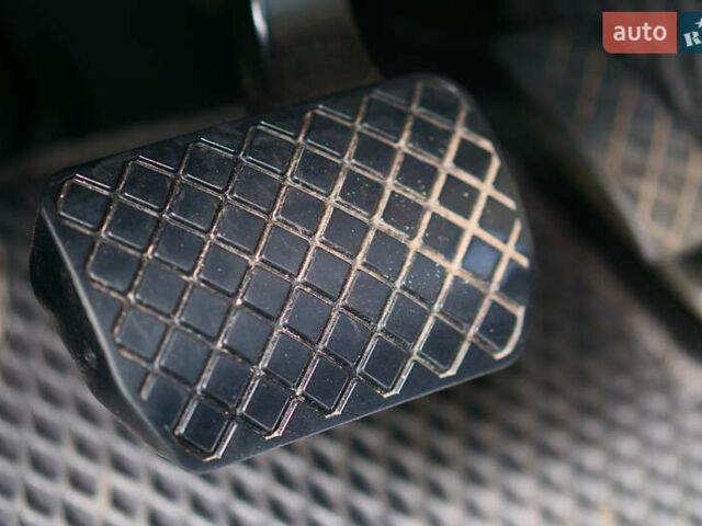 Серый Фольксваген Transporter, объемом двигателя 2 л и пробегом 248 тыс. км за 23000 $, фото 79 на Automoto.ua