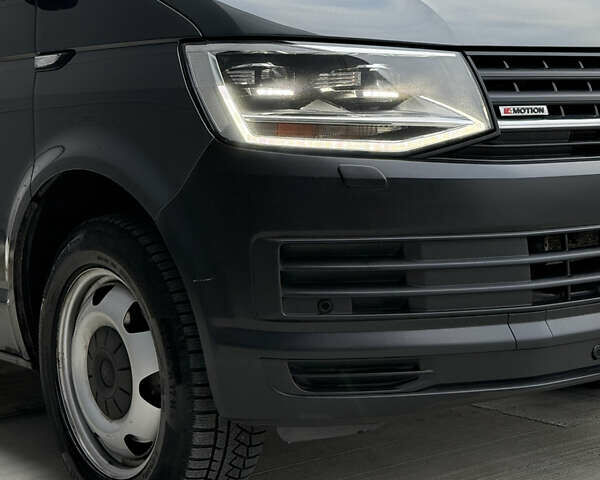 Серый Фольксваген Transporter, объемом двигателя 2 л и пробегом 228 тыс. км за 19400 $, фото 13 на Automoto.ua