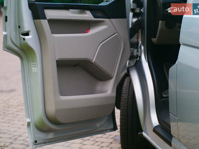 Серый Фольксваген Transporter, объемом двигателя 2 л и пробегом 248 тыс. км за 23000 $, фото 81 на Automoto.ua