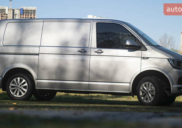 Серый Фольксваген Transporter, объемом двигателя 2 л и пробегом 248 тыс. км за 23000 $, фото 6 на Automoto.ua