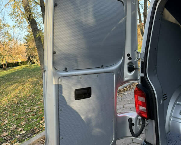 Сірий Фольксваген Transporter, об'ємом двигуна 2 л та пробігом 248 тис. км за 24900 $, фото 13 на Automoto.ua