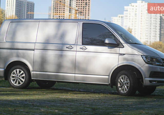 Серый Фольксваген Transporter, объемом двигателя 2 л и пробегом 248 тыс. км за 23000 $, фото 3 на Automoto.ua