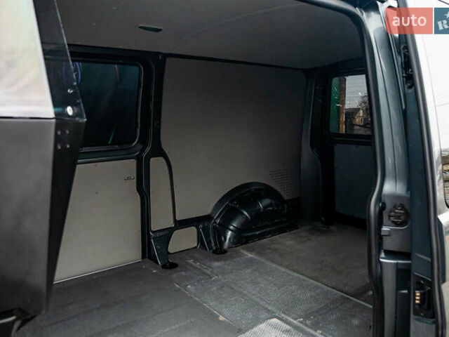 Серый Фольксваген Transporter, объемом двигателя 2 л и пробегом 159 тыс. км за 26500 $, фото 33 на Automoto.ua