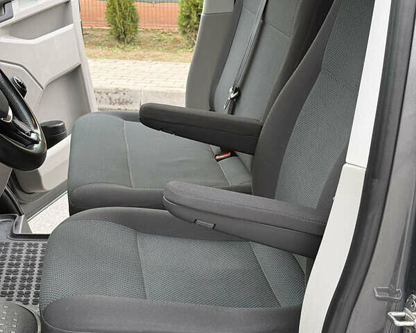 Серый Фольксваген Transporter, объемом двигателя 2 л и пробегом 228 тыс. км за 19400 $, фото 22 на Automoto.ua