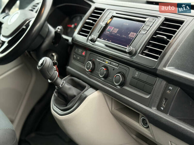 Серый Фольксваген Transporter, объемом двигателя 2 л и пробегом 228 тыс. км за 19400 $, фото 34 на Automoto.ua