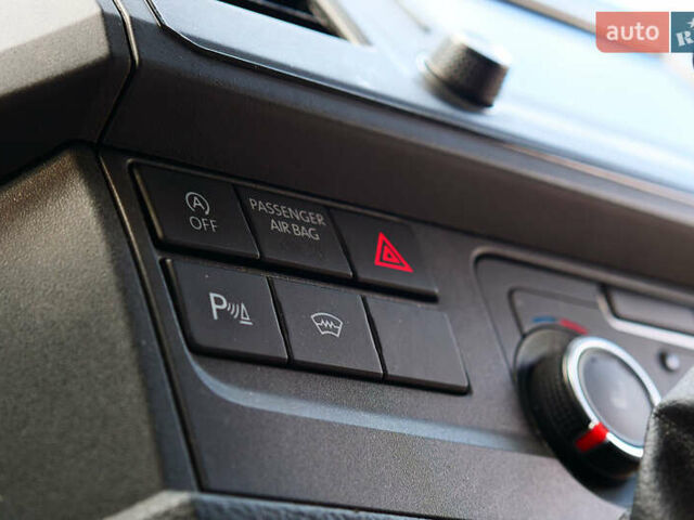 Серый Фольксваген Transporter, объемом двигателя 2 л и пробегом 248 тыс. км за 23000 $, фото 73 на Automoto.ua