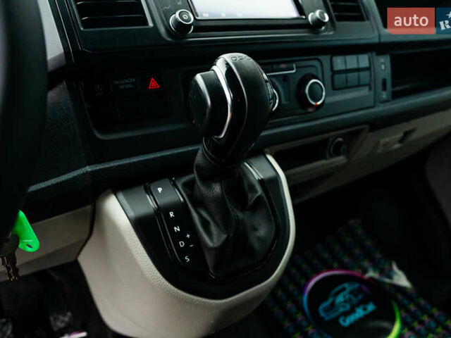 Серый Фольксваген Transporter, объемом двигателя 2 л и пробегом 159 тыс. км за 26500 $, фото 43 на Automoto.ua