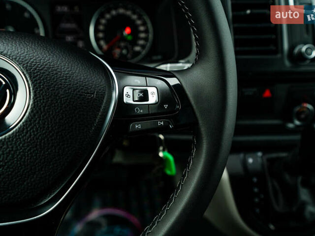 Серый Фольксваген Transporter, объемом двигателя 2 л и пробегом 159 тыс. км за 26500 $, фото 70 на Automoto.ua