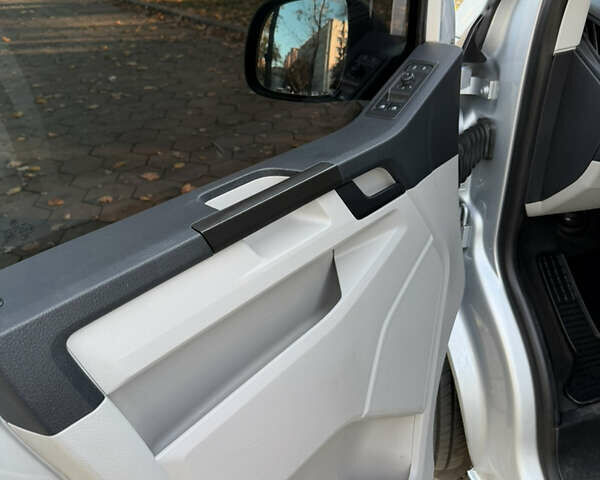 Сірий Фольксваген Transporter, об'ємом двигуна 2 л та пробігом 248 тис. км за 24900 $, фото 23 на Automoto.ua