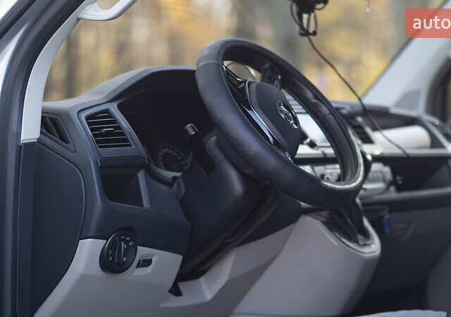 Серый Фольксваген Transporter, объемом двигателя 2 л и пробегом 248 тыс. км за 23000 $, фото 45 на Automoto.ua