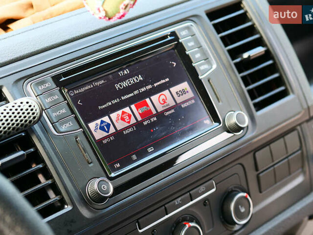 Серый Фольксваген Transporter, объемом двигателя 2 л и пробегом 248 тыс. км за 23000 $, фото 75 на Automoto.ua