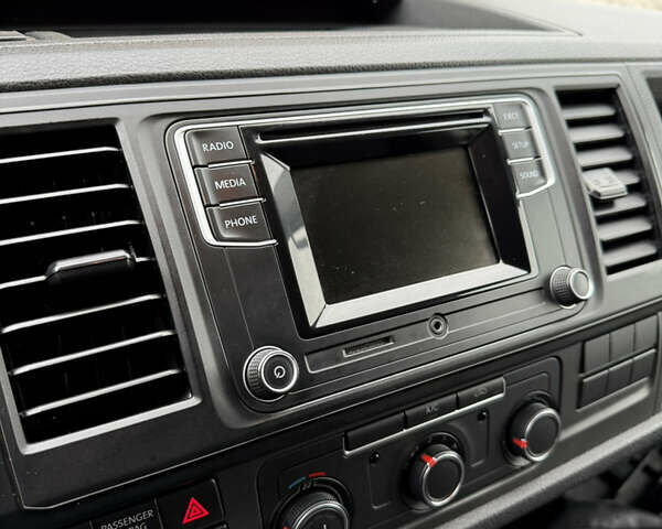 Сірий Фольксваген Transporter, об'ємом двигуна 1.97 л та пробігом 235 тис. км за 21000 $, фото 12 на Automoto.ua