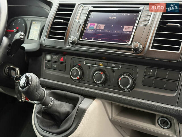 Серый Фольксваген Transporter, объемом двигателя 2 л и пробегом 228 тыс. км за 19400 $, фото 35 на Automoto.ua