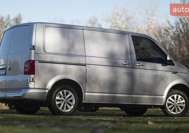 Серый Фольксваген Transporter, объемом двигателя 2 л и пробегом 248 тыс. км за 23000 $, фото 7 на Automoto.ua