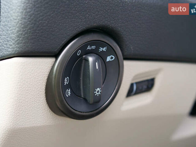 Серый Фольксваген Transporter, объемом двигателя 2 л и пробегом 248 тыс. км за 23000 $, фото 77 на Automoto.ua