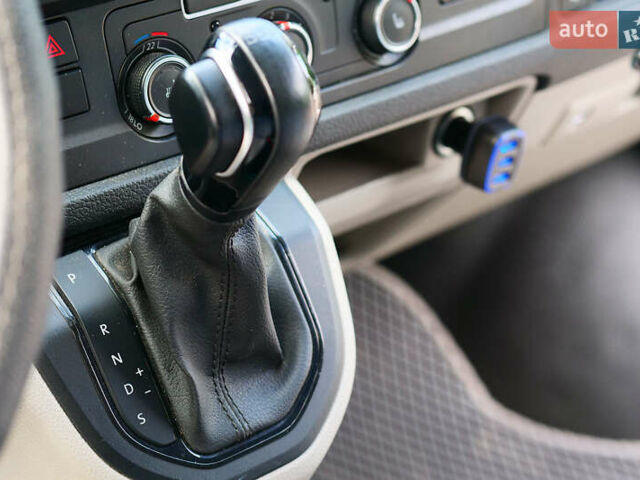 Серый Фольксваген Transporter, объемом двигателя 2 л и пробегом 248 тыс. км за 23000 $, фото 76 на Automoto.ua