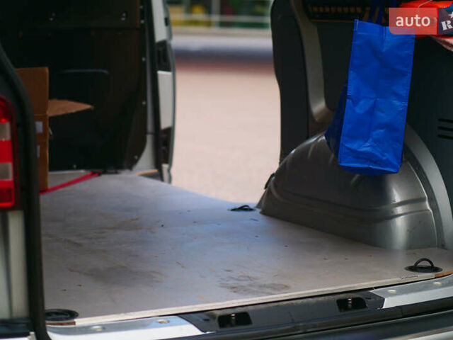 Серый Фольксваген Transporter, объемом двигателя 2 л и пробегом 248 тыс. км за 23000 $, фото 82 на Automoto.ua