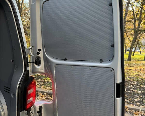 Сірий Фольксваген Transporter, об'ємом двигуна 2 л та пробігом 248 тис. км за 24900 $, фото 14 на Automoto.ua