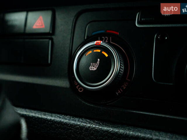 Серый Фольксваген Transporter, объемом двигателя 2 л и пробегом 159 тыс. км за 26500 $, фото 62 на Automoto.ua