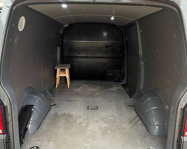 Сірий Фольксваген Transporter, об'ємом двигуна 1.97 л та пробігом 216 тис. км за 25900 $, фото 16 на Automoto.ua
