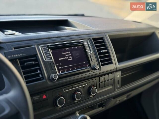 Серый Фольксваген Transporter, объемом двигателя 1.97 л и пробегом 200 тыс. км за 20700 $, фото 23 на Automoto.ua