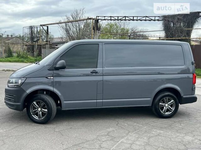 Серый Фольксваген Transporter, объемом двигателя 2 л и пробегом 225 тыс. км за 21999 $, фото 4 на Automoto.ua