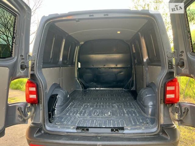 Серый Фольксваген Transporter, объемом двигателя 2 л и пробегом 225 тыс. км за 21999 $, фото 31 на Automoto.ua