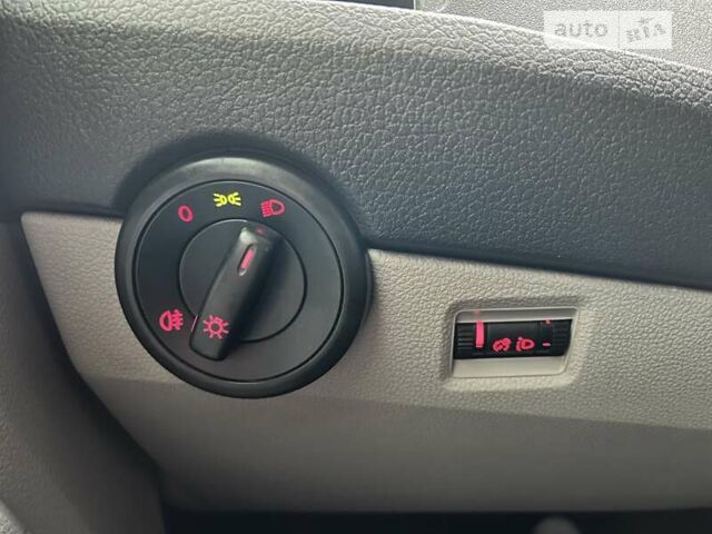 Серый Фольксваген Transporter, объемом двигателя 2 л и пробегом 225 тыс. км за 21999 $, фото 24 на Automoto.ua