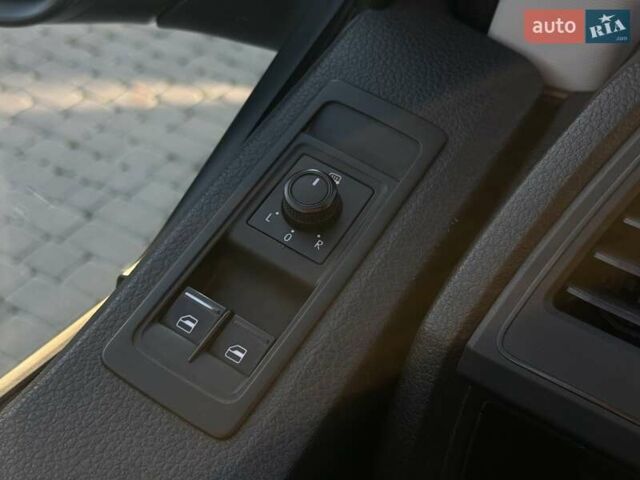 Серый Фольксваген Transporter, объемом двигателя 1.97 л и пробегом 200 тыс. км за 20700 $, фото 21 на Automoto.ua