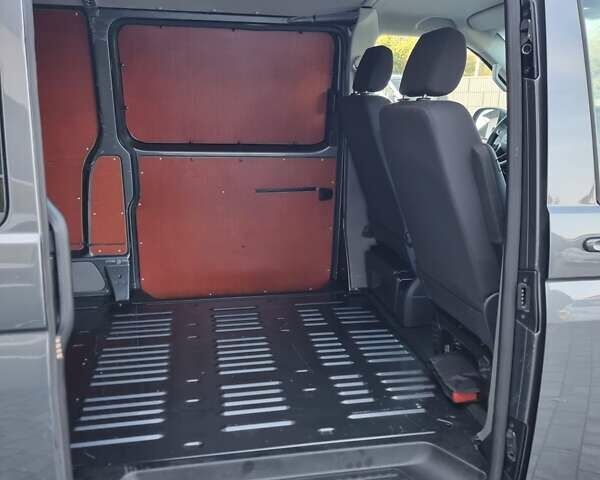 Серый Фольксваген Transporter, объемом двигателя 2 л и пробегом 189 тыс. км за 22500 $, фото 16 на Automoto.ua