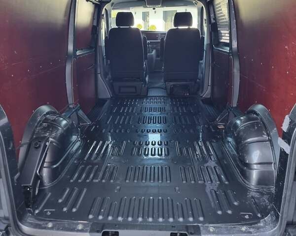 Серый Фольксваген Transporter, объемом двигателя 2 л и пробегом 189 тыс. км за 22500 $, фото 19 на Automoto.ua