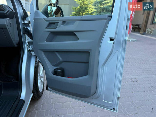 Серый Фольксваген Transporter, объемом двигателя 2 л и пробегом 150 тыс. км за 26800 $, фото 27 на Automoto.ua