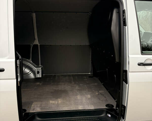 Серый Фольксваген Transporter, объемом двигателя 2 л и пробегом 239 тыс. км за 25900 $, фото 29 на Automoto.ua