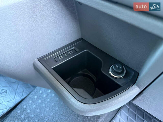 Серый Фольксваген Transporter, объемом двигателя 2 л и пробегом 150 тыс. км за 26800 $, фото 36 на Automoto.ua